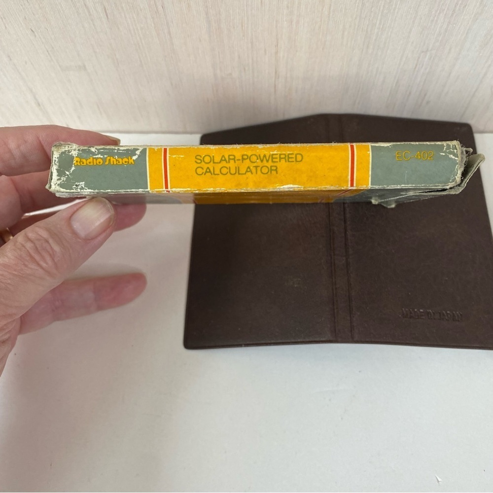 Vintage Radio Shack EC-402 Solar-Powered Calculator with Case/Box Tested Works - Picture 4 of 6